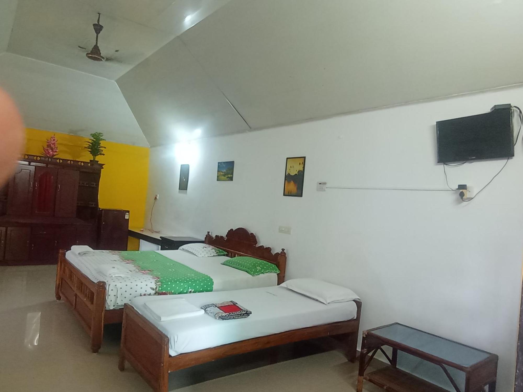 Keratheeram Beach Resort Varkala Bilik gambar